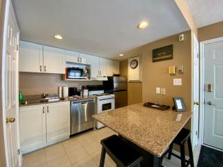 Quiet Hillside Studio - Wifi, Pool, Close to The Village - 6