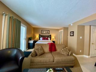 Quiet Hillside Studio - Wifi, Pool, Close to The Village - 8