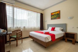 RedDoorz Plus near Balai Kota Batu 2 - Malang - 0