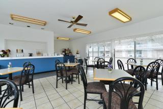 Travelodge by Wyndham Mackinaw City - 2