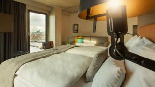 Holiday Inn - the niu, Fender Amsterdam - 2