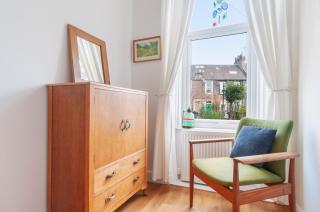 Cozy with Character Vibrant Cottage Style Flat at Leith Links Park - 5