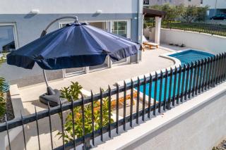 Urban Villa With Private Pool - 6