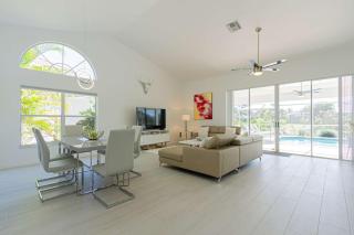 Crown Pointe- Crown Pointe Blvd.,E. - Naples - 8