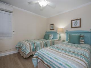 Direct Oceanfront Private Villa Overlooking Pool/Beach - South Forest Beach - Right next to Coligny Plaza - 2