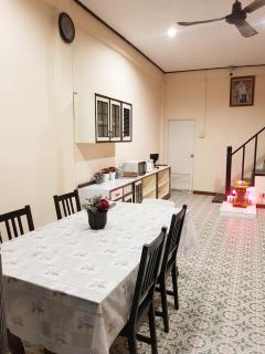 Real Bangkok Guesthouse Private 3BR Home 3 Min to BTS Ratchathewi - 5