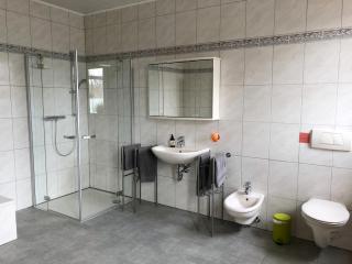 INTERGO - Zimmer mit privatem Bad & Gemeinschaftsküche - Brackel - 1