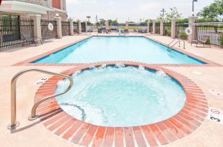 Holiday Inn Express & Suites San Antonio Frost Bank Center by IHG - 1