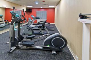Holiday Inn Express & Suites San Antonio Frost Bank Center by IHG - 3