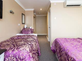 Stuart Hotel - Luton - 1