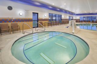 Holiday Inn Express and Suites Wheeling by IHG - Triadelphia - 2