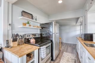Oceanside Beach Bungalow - 4