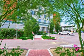 Holiday Inn & Suites Phoenix Airport by IHG - 5