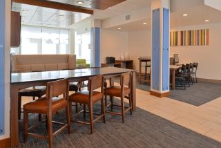 Holiday Inn Express & Suites Farmington Hills - Detroit by IHG - Farmington Hills - 9