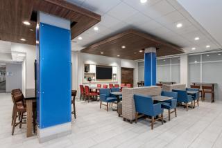 Holiday Inn Express & Suites Bryan - College Station by IHG - Bryan - 3