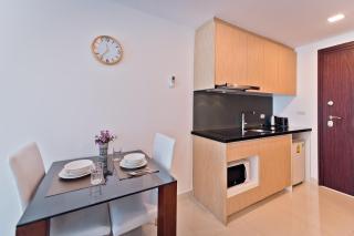 CONTEMPORARY Studio in Laguna Beach 3. - 2