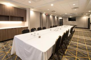 Holiday Inn Hotel & Suites - Mount Pleasant by IHG - Mount Pleasant - 1