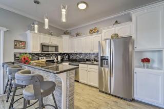 Island Retreat with Pool Access - 1 Block to Beach! - South Padre Island - 9