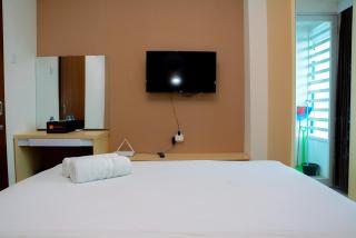 Minimalist and Homey 1BR Grand Kamala Lagoon Apartment By Travelio - Bekasi - 5
