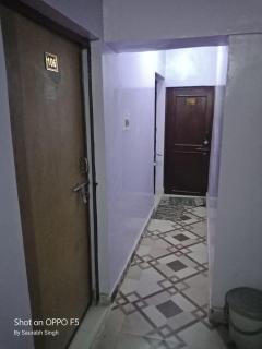RADHA MADHAV GUEST HOUSE - Mathura - 8