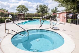 Holiday Inn Express Hotel & Suites Dallas - Grand Prairie I-20 by IHG - Grand Prairie - 4