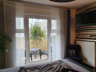 Black & Wood Design FeWo im Zentrum - Cottbus - 7
