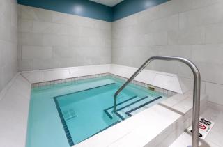 Holiday Inn Express Hotel & Suites Minneapolis-Downtown Convention Center by IHG - Minneapolis - 6
