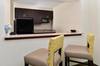 Holiday Inn Express Hotel & Suites Indianapolis W - Airport Area by IHG - Indianapolis - 1