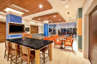 Holiday Inn Express & Suites New Castle by IHG - 2