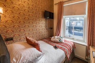 Forest Guest House - 1