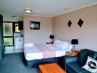 Salty Dog Inn - Snells Beach - 4