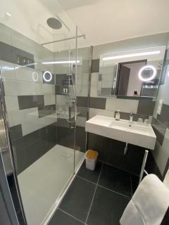 Hotel Courbet - Juan-les-Pins - 9
