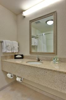 Holiday Inn & Suites Bakersfield by IHG - 2