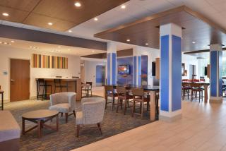 Holiday Inn Express & Suites Omaha Airport by IHG - Carter Lake - 8