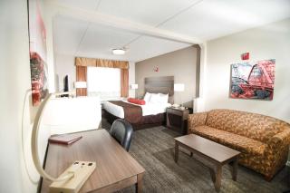 Best Western Plus Sandusky Hotel & Suites - 2