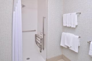 Holiday Inn Express & Suites Omaha Airport by IHG - Carter Lake - 2