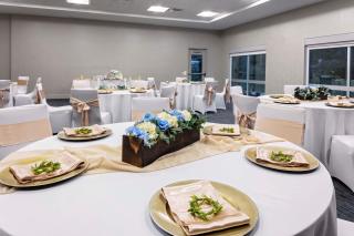 Holiday Inn Express & Suites - Madison by IHG - Madison - 8