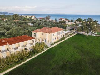 Aphrodite Studios & Suites - 140m from the beach, by ZanteWize - 1