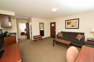 Holiday Inn & Suites Lloydminster by IHG - 2