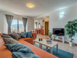 Holiday house Tender near Trogir, jacuzzi - Sevid - 1