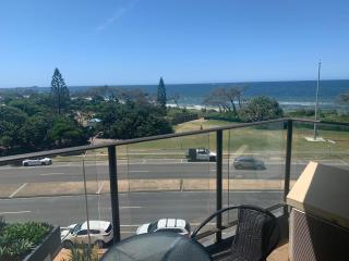 Beachfront Towers - Maroochydore - 1