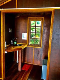 Beachfront Hut Upstairs Astra - Beach Shack Chalet - 6