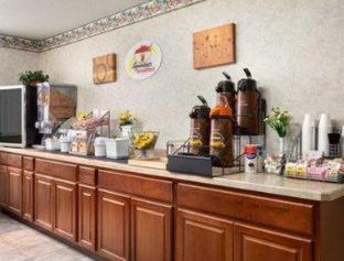 Super 8 by Wyndham Niagara Falls - 7