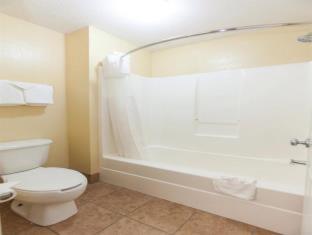 Douglas Inn & Suites - 6
