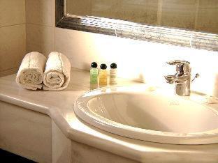 Savoy Hotel - Piraeus - 7