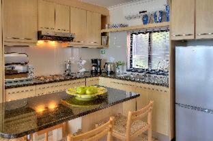 185 on BEACH Boutique Suites - 2
