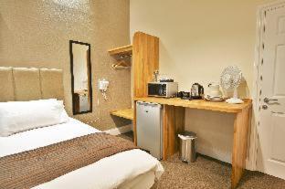 New County Hotel & Serviced Apartments by RoomsBooked - 8