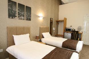 New County Hotel & Serviced Apartments by RoomsBooked - 4