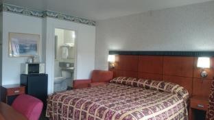 Monterey Fairgrounds Inn - 3
