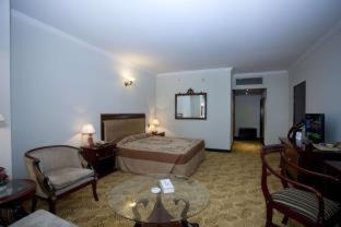 Hotel Sarina - 8
